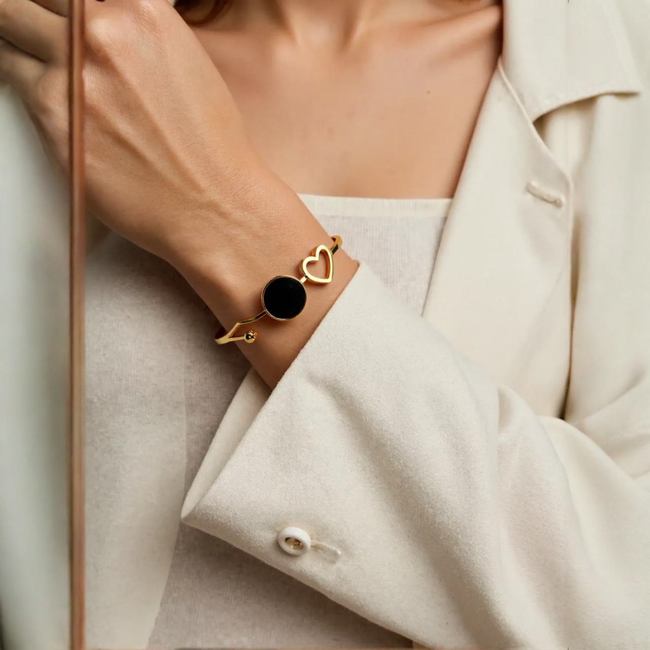 Elegant Gold-Plated Bracelet with Black Stone & Heart Design – Safa Glame - Image 2